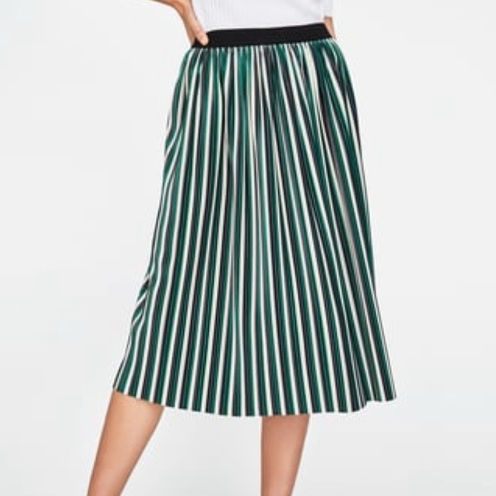 Zara PLEATED VELVET SKIRT